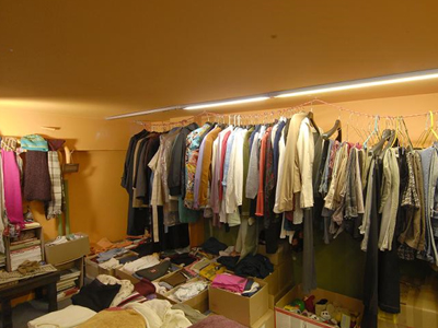Άδειασαν το κατάστημα από τα ρούχα