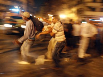 Εκτεταμένα επεισόδια έξω από την πρεσβεία των ΗΠΑ