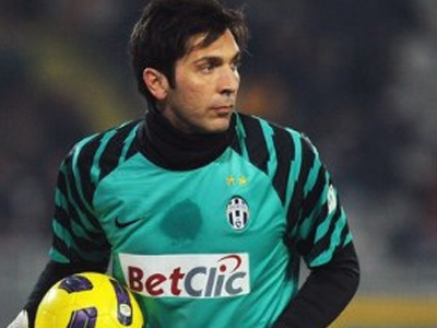 Μπουφόν: «Δεν βιάζομαι να ανανεώσω»