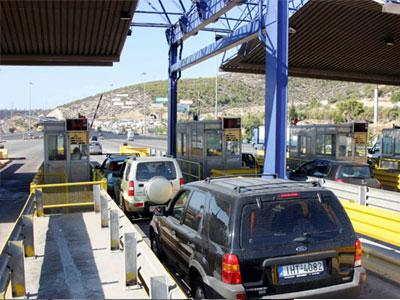 Παρέμβαση στα διόδια από μέλη του ΚΚΕ Αττικής