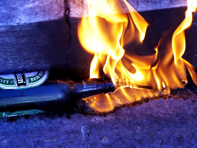 Επίθεση με μολότοφ σε αστυνομικούς