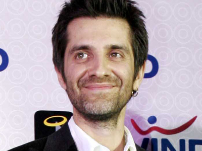 O τραγουδιστής που «καρφώνει» τους συνυποψηφίους του στην Eurovision