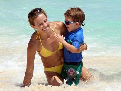 Στις Μπαχάμες με τον γιο της