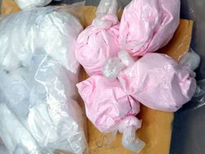 Προσπάθησαν να μεταφέρουν κοκαΐνη με τα παιδιά τους