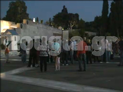 Καθιστική διαμαρτυρία στο Σύνταγμα