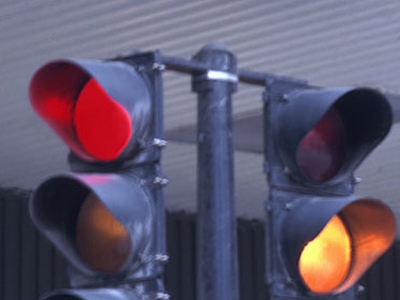 “Πλήρωσε” 8.700 ευρώ για ένα κόκκινο φανάρι