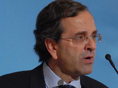 Τον κυνηγά παντού ο Μητσοτάκης