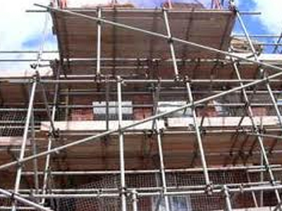 Έπεσε από σκαλωσιά ύψους 5 μέτρων