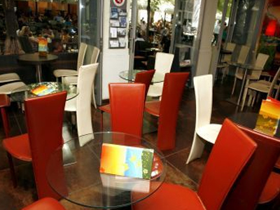 Ληστές γρονθοκόπησαν υπάλληλο καφετέριας