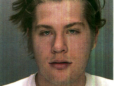 Τον έπιασαν να κλέβει