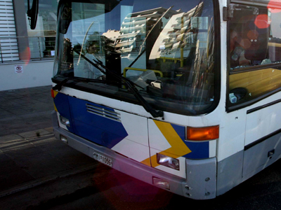 Σύγκρουση λεωφορείου στην Βουλιαγμένη