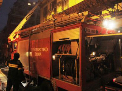 Μολότοφ και οδομαχίες έξω από τα γραφεία του ΠΑΣΟΚ