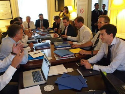 Ανοιχτό το παράθυρο για μειώσεις φόρων