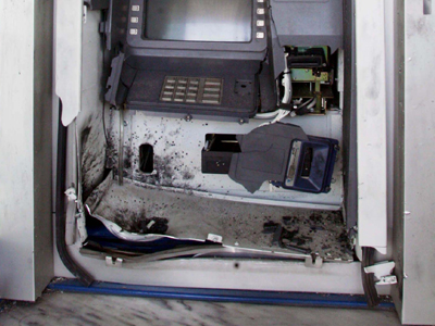 Έβαλαν φωτιά σε ΑΤΜ