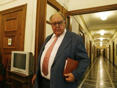 Τα μαζεύει ο Πάγκαλος…