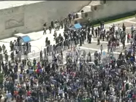 Τι έγινε μπροστά από τη Βουλή