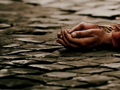 Ανάγκαζαν ηλικιωμένο να ζητιανεύει