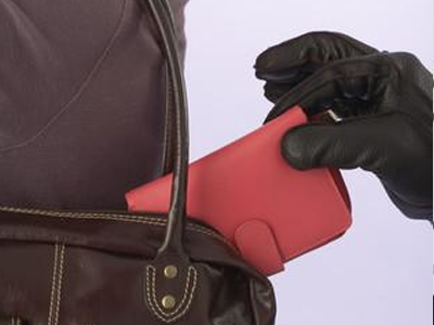 Προσπάθησε να κλέψει ηλικιωμένη