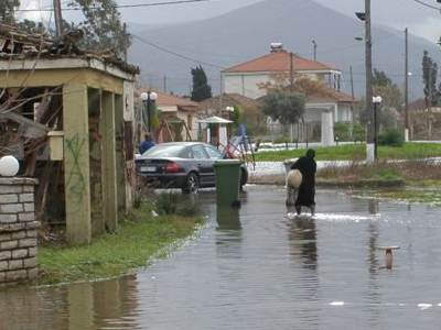 Καταγράφουν τις ζημιές από τις πλημμύρες