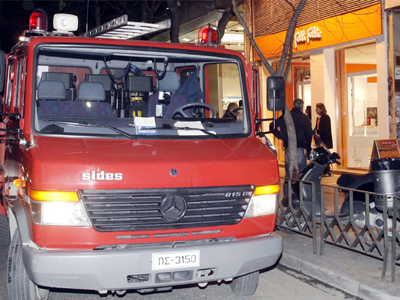 Φωτιά σε κατάστημα στον Κολωνό