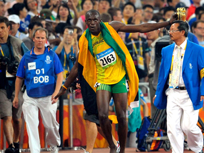 Στενό… μαρκάρισμα στον Bolt από την Paris Hilton