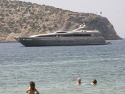 Φωτιά σε θαλαμηγό