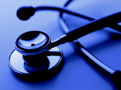 Την «έπιασαν» να παίρνει φακελάκι