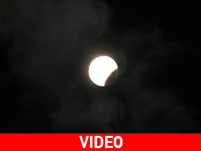 «Μάτωσε» το φεγγάρι