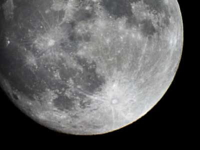 Βρήκαν μεγάλες ποσότητες πάγου στη Σελήνη