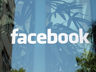 SEXUALITY: Οι εξαρτημένοι νέοι του Facebook