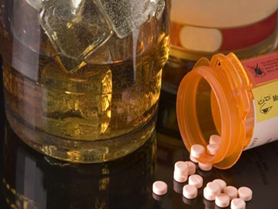 SEXUALITY: Καταστροφικός ο συνδυασμός αλκοόλ με φάρμακα