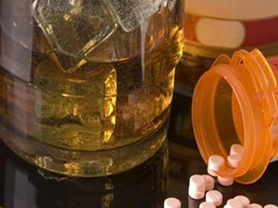 SEXUALITY: Υπάρχει πρόβλημα που κατανάλωσα αλκοόλ κατά τη διάρκεια φαρμακευτικής θεραπείας;