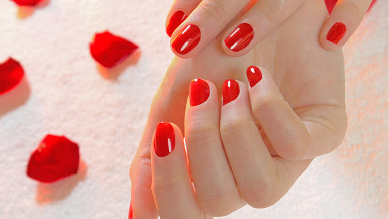 Αυτό είναι το super trick για να στεγνώσουν γρήγορα τα νύχια σας!