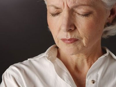 Γονιμότητα: Τα συμπτώματα της εμμηνόπαυσης επιμένουν για μια 10ετία!