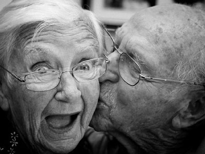 Οι μισοί Βρετανοί άνω των 70 είναι σεξουαλικά ενεργοί