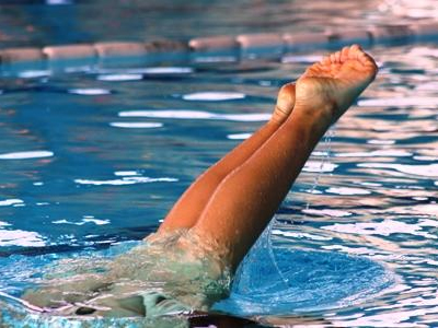 Γονιμότητα: Τι επιπτώσεις μπορεί να έχει η κολύμβηση κατά τη διάρκεια της περιόδου;