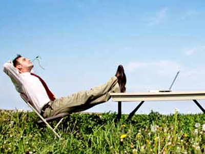 SEXUALITY: Οι άντρες χαλαρώνουν καλύτερα όσο οι γυναίκες είναι απασχολημένες