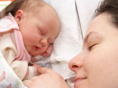 Γονιμότητα: Τα παιδιά που γεννιούνται με καισαρική τομή έχουν αυξημένο κίνδυνο εμφάνισης εντερικών παθήσεων;