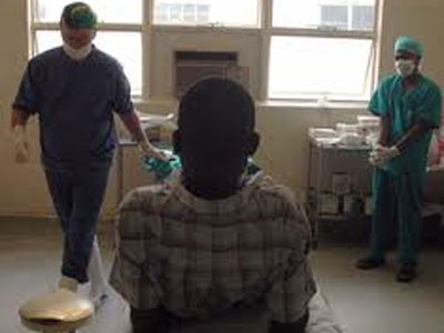 SEXUALITY: Η περιτομή αποτρέπει τραυματισμούς κατά τη σεξουαλική πράξη και δυσκολεύει την HIV λοίμωξη