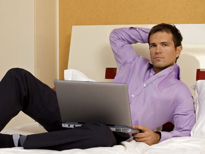 Γονιμότητα: Μήπως το laptop σας «ψήνει» τους όρχεις σας;