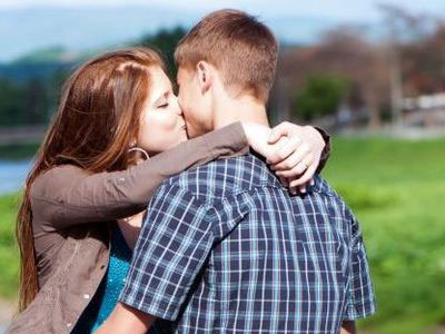 Οι έφηβοι που λαμβάνουν μηνύματα σεξουαλικού περιεχομένου είναι πιο πιθανό να είναι σεξουαλικά ενεργοί