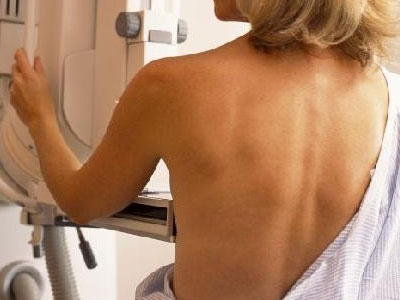 Γονιμότητα: Ο καρκίνος του μαστού είναι πιο προχωρημένος στις γυναίκες μετά τα 70