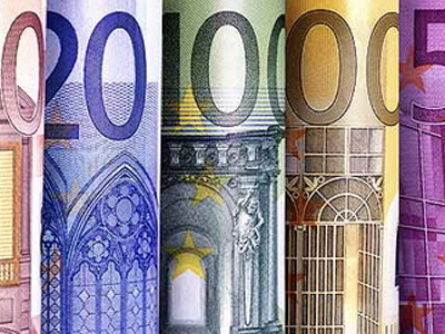 Οριακή άνοδος για το ευρώ