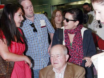 Διακοπές με… τον παππού της