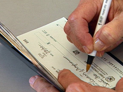 Την έπιασαν για ακάλυπτες επιταγές