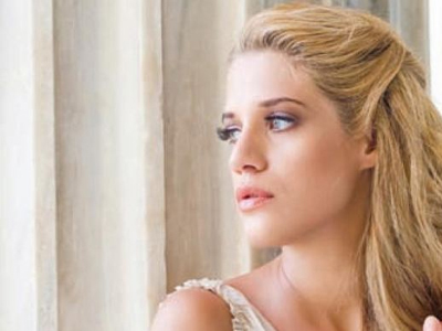 Σε ρόλο παρουσιάστριας η Τζένη