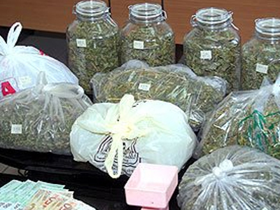 Συνελήφθησαν με δύο κιλά χασίς