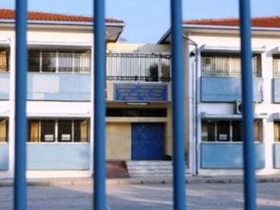 Έταζε παγωτό για να τους… δείξει το σπίτι του!