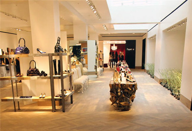 Ο… ναός των παπουτσιών!