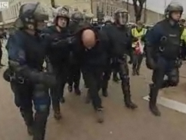 Επεισόδια κατά τη διάρκεια διαδήλωσης στη Βρετανία